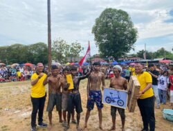 Polres Bangka Barat Gelar Panjat Pinang, Wujud Semangat Polri untuk Rakyat di HUT RI ke-80