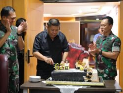 Gubernur Babel Ulang Tahun ke-62, Pangdam II/Sriwijaya Berikan Kejutan di Tengah Pertemuan