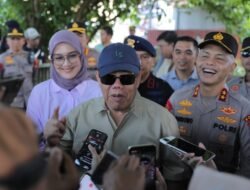 Gubernur Hidayat Arsani dan Istri Salurkan Hak Pilih di TPS 006 Air Salemba