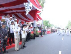 Hidayat Arsani Kibarkan Bendera Start Pawai Karnaval HUT RI ke-80 di Babel