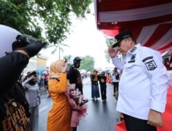 Karnaval Kendaraan Hias Tutup Rangkaian HUT ke-80 RI, Gubernur Hidayat: Antusiasme Luar Biasa