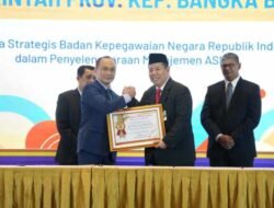 Pemprov Babel Raih Nilai Sistem Merit Tertinggi, Gubernur Hidayat Arsani Terima BKN Award