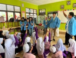 Belajar Dengan Ceria: Mahasiswa Tambang UBB Ajak Siswa SDN 14 Merawang Bermain Tanpa Sekat