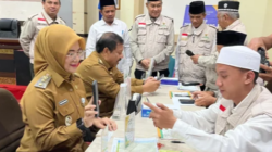 Wali Kota dan Wakil Wali Kota Jadi Muzaki Perdana Program Zakat Tahunan