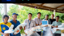 PT Timah Serahkan Bantuan Jaring untuk Nelayan Sawang