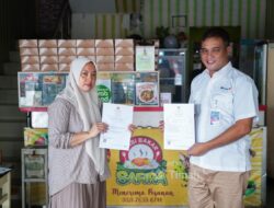 Fasilitasi Sertifikasi Halal, PT Timah Tbk Bantu UMKM Nasi Bakar Safira Tingkatkan Kepercayaan Konsumen